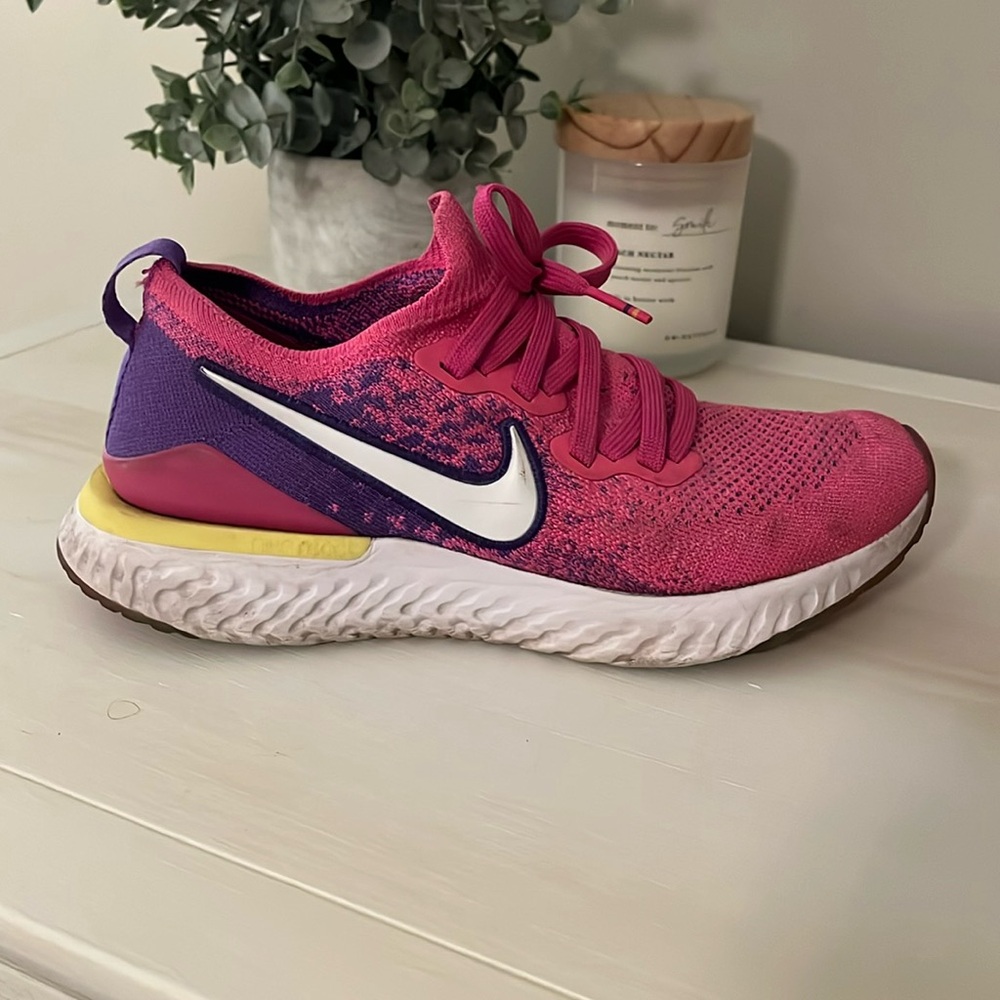 Nike Tennis Shoes size 8